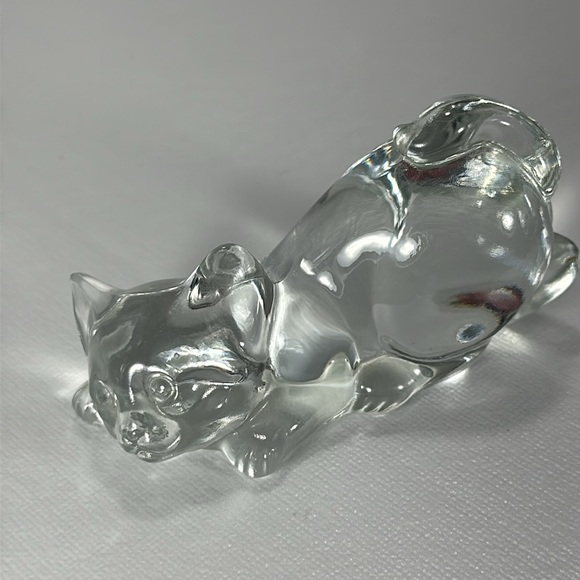 Fenton Art Glass Crystal Short Tail Crouching Cat - Picture 17 of 17